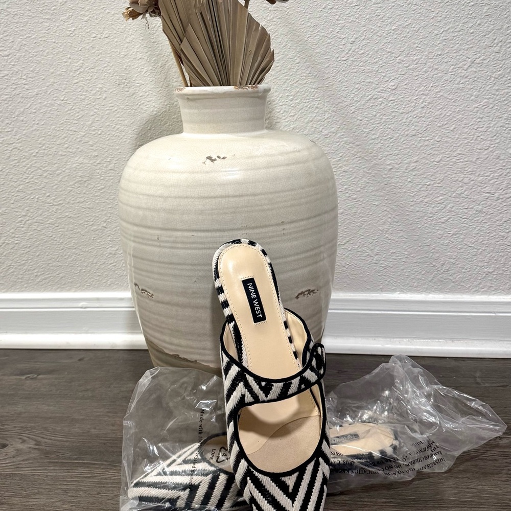 Black and White Geometric Flats NWT Nine West